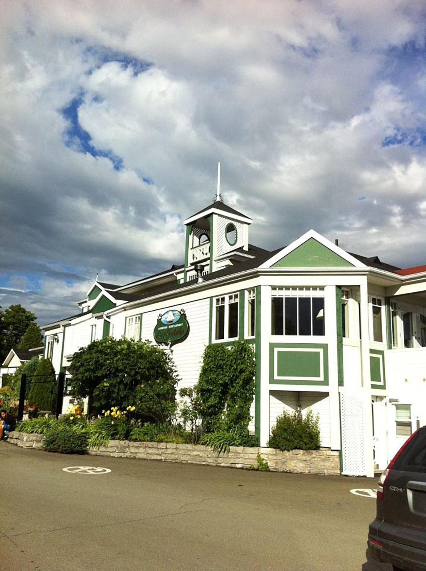 Goéliche hotel et appartement Saint-Laurent-de-l'ile d'Orleans Esterno foto